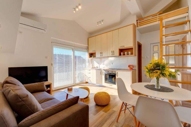 42° North Apartments - Bed and Breakfast Tivat