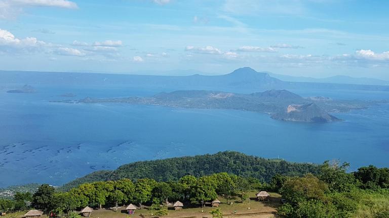 Elizabeth 1829 @ Wind Residences - B&B Tagaytay