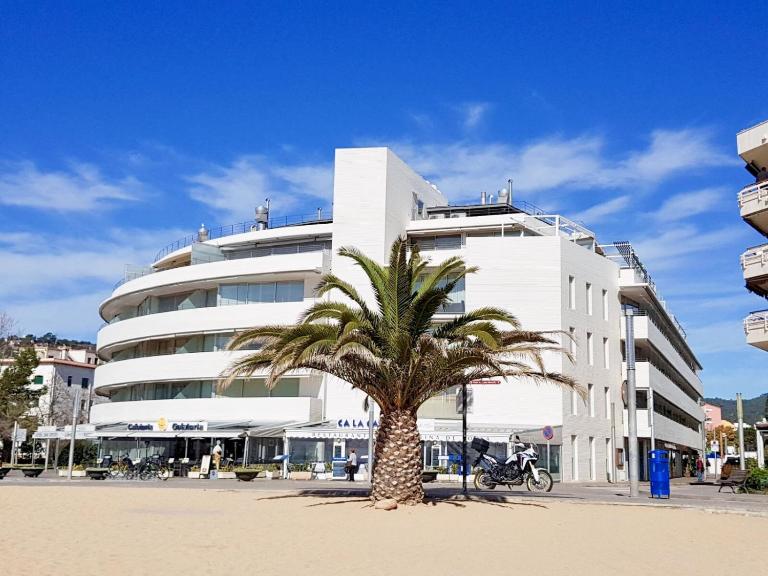 Ancora Frontbeach Luxury Apartment - Bed and Breakfast Tossa de Mar