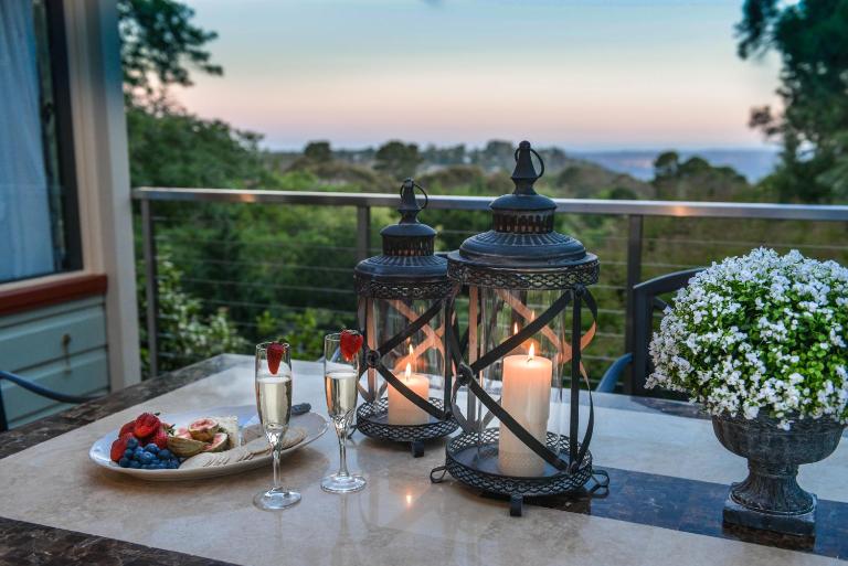 Mountain Whispers Chatelaine Valley - Bed and Breakfast Katoomba