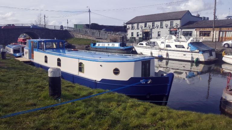 Roisin Dubh Houseboat - B&B Sallins