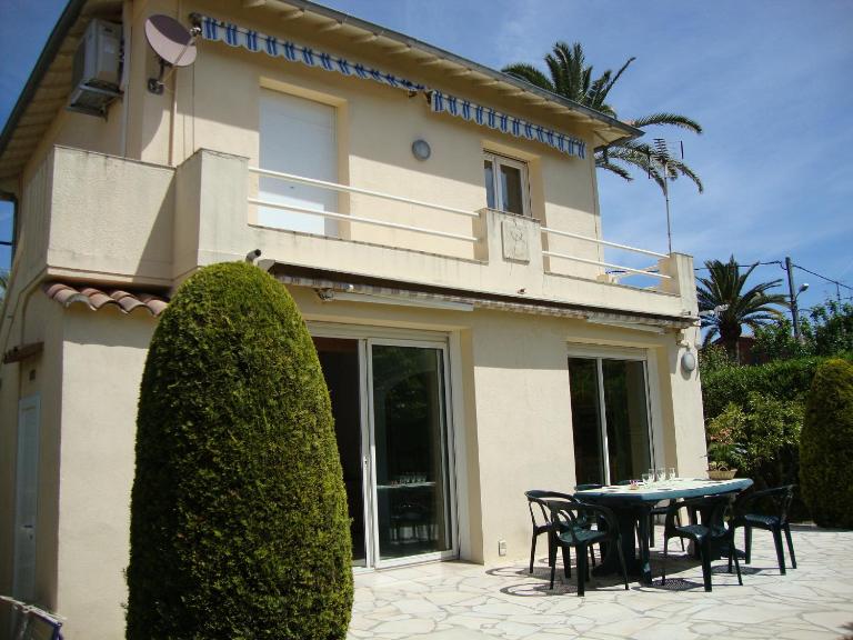 Villa L'Adret et sa piscine - B&B Juan-les-Pins