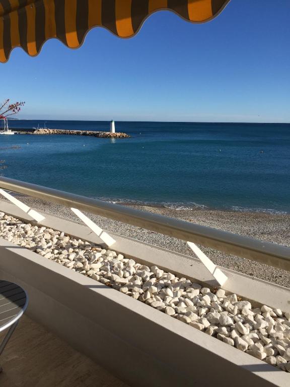 Marina Riviera Sea View and Beach - B&B Villeneuve-Loubet