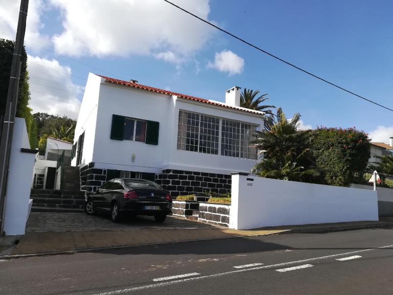 Family Holiday Villa Vacations - Ponta Delgada Azores Rentals - B&B Ponta Delgada