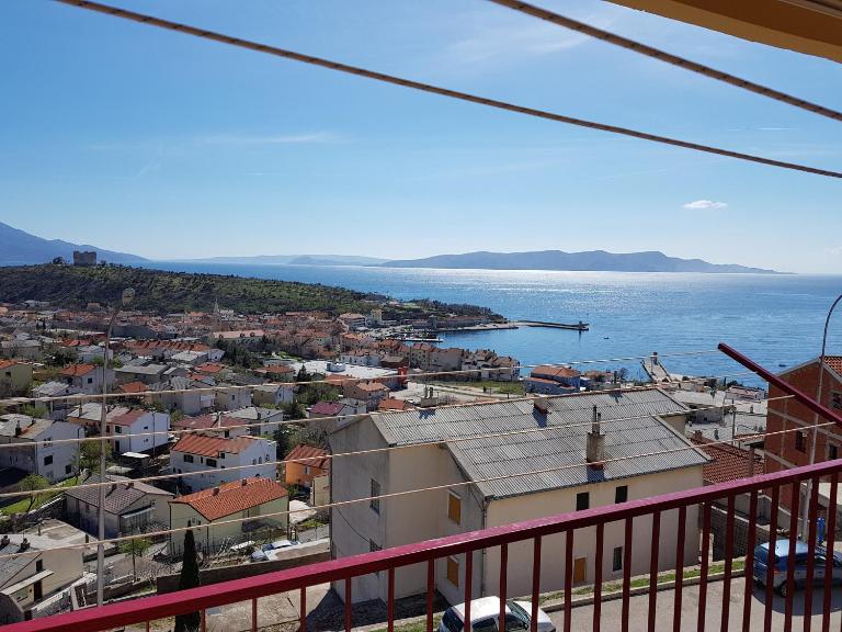 Apartment Jakov - Ferienwohnung Senj