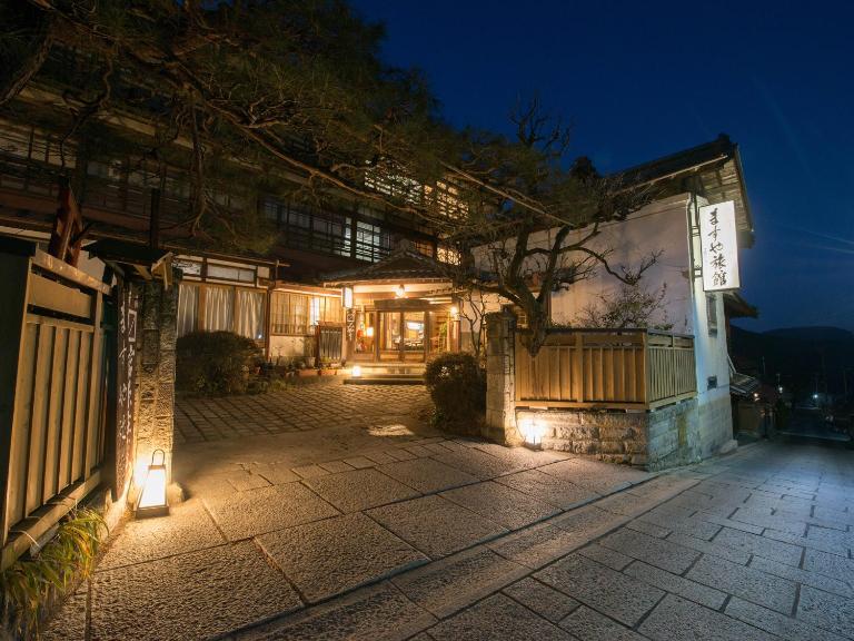 Masuya Ryokan - B&B Aoki