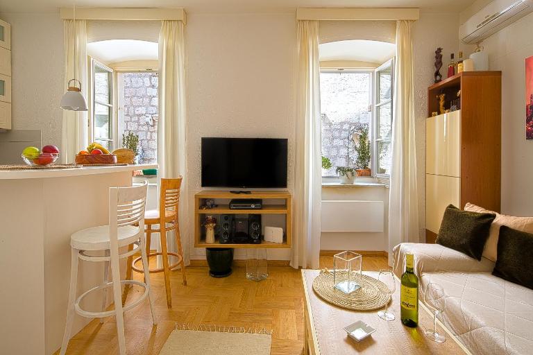 Portun Apartment - Bed and Breakfast Budva