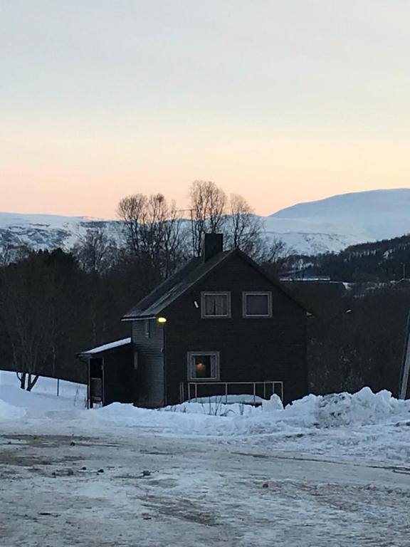 Kjelkebakken Gard - Bed and Breakfast Lyngseidet