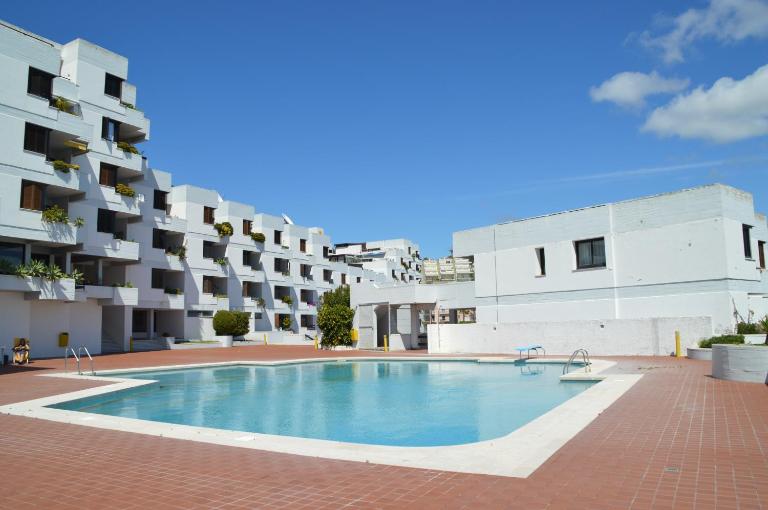 Amazing Beach & Pool Apartment with Garden - B&B Sesimbra