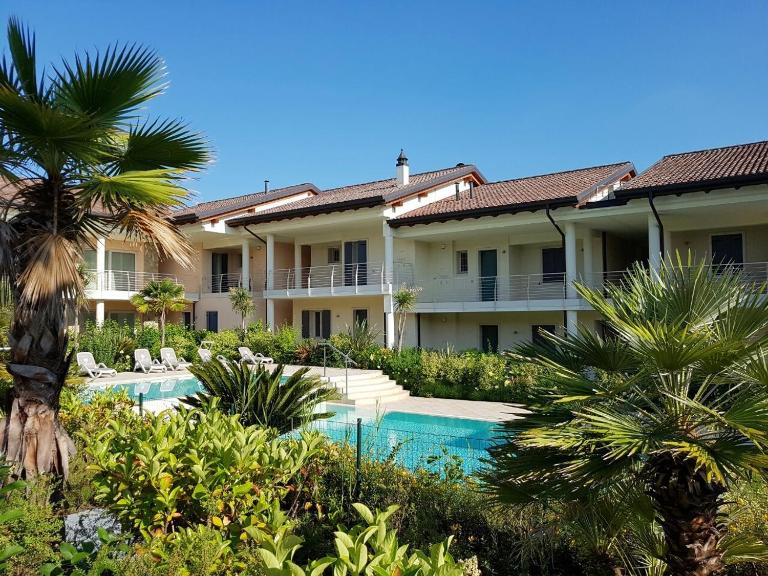 Luxury Apartments Beauty Gardens - B&B Sirmione