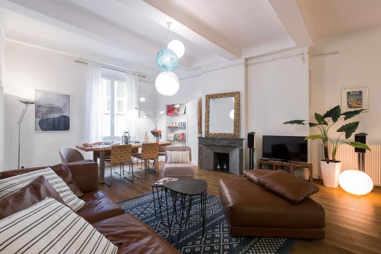 PREF 2 · F4 - VASTE ET BOURGEOIS ,3 CHAMBRES, ASCENSEUR, VX-NICE - Chambres d'hôtes Nice