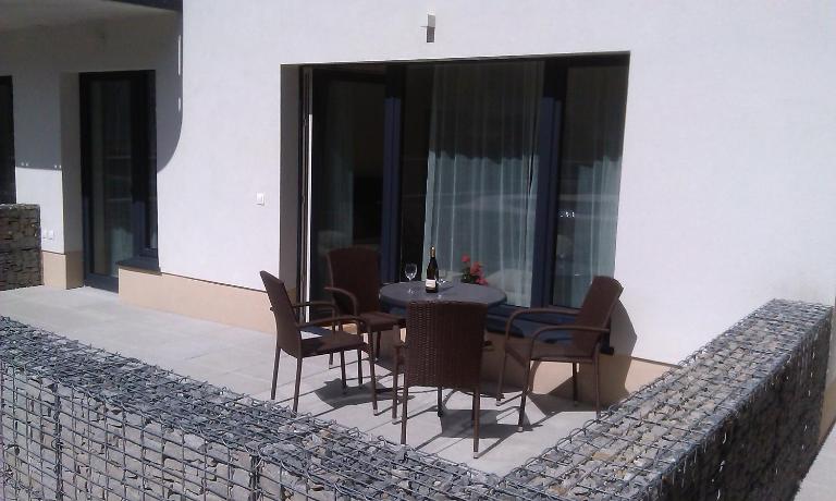 Sunny, fully furnished Studio type with terrace - Bed and Breakfast Pilsen