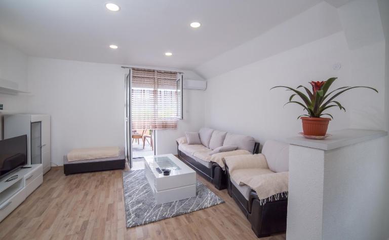 Apartment Milena - Ferienwohnung Virpazar