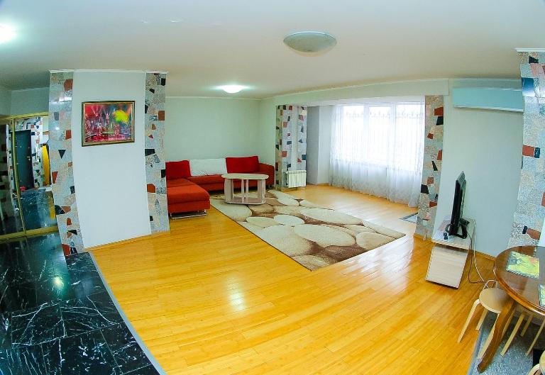 Apartment On Krylova 66 - B&B Ust-Kamenogorsk