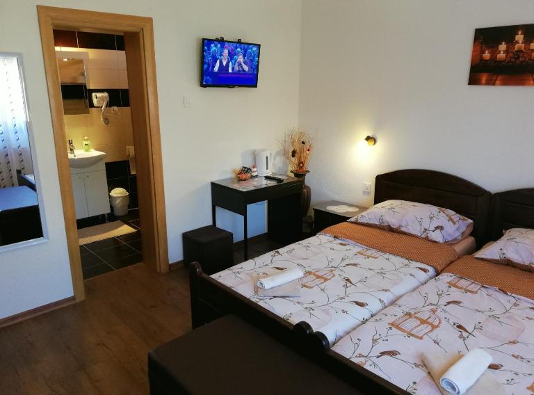 Plitvice Mountain Spring - B&B Korenica
