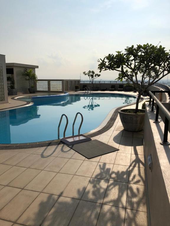 Hedges Court Residencies-2 Rooms with En-suite baths 3 plus Beds Visitors Bath 104 sqm spacious Apartment - Chambres d'hôtes Colombo