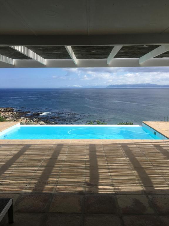 La Petite Baleine Oceanfront Villa - Chambres d'hôtes De Kelders