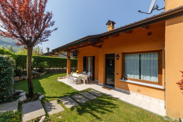 CASA VACANZA Residence Lago di Endine - Bed and Breakfast Monasterolo del Castello