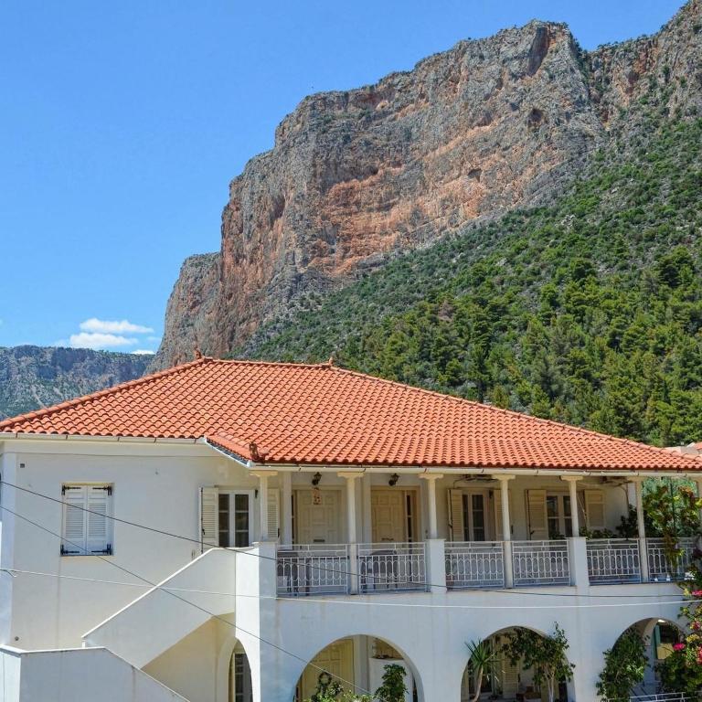 Leonidio Apartment Maria - B&B Leonídio