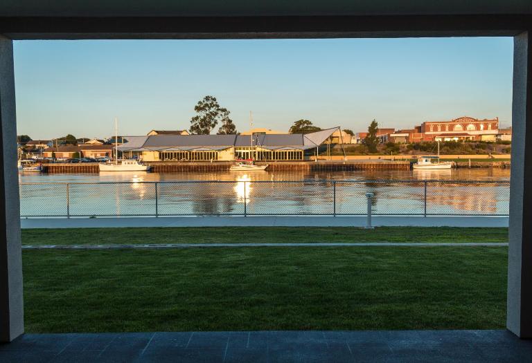 Ulverstone Waterfront Apartments - B&B Ulverstone