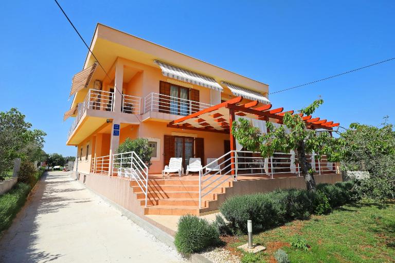 Apartments Villa Mareta - Chambres d'hôtes Sukošan