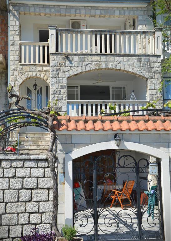 Apartmani Mustur - B&B Bijela