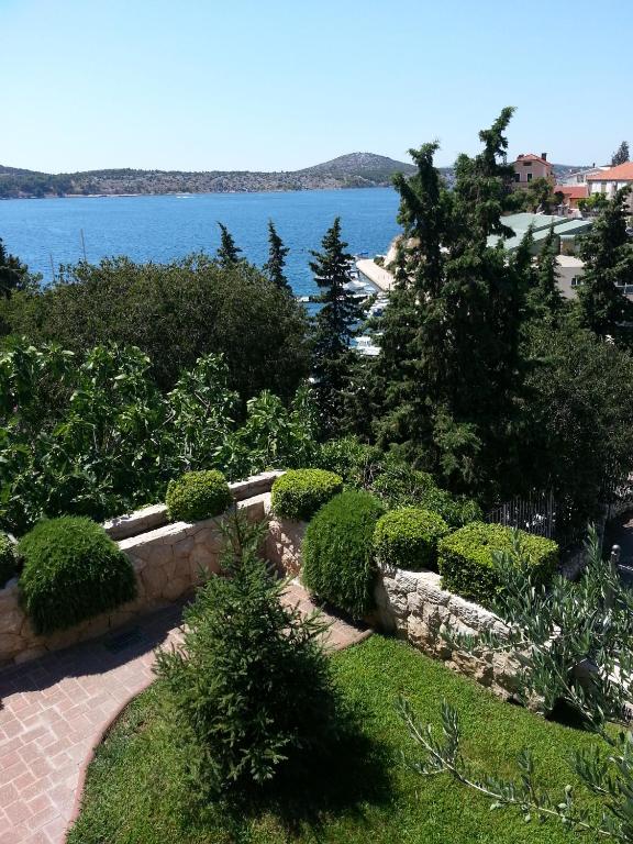 Luxurious city retreat with pool - Chambres d'hôtes Sibenik