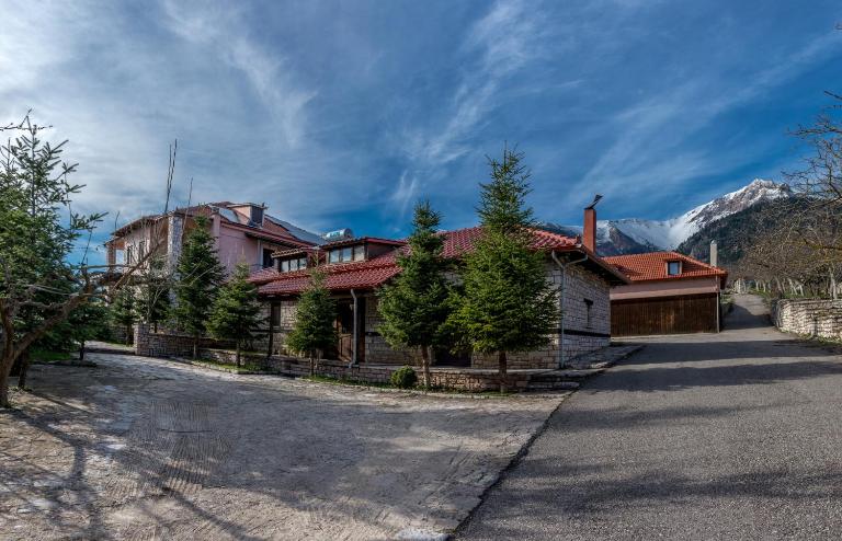 Mountain House - B&B Karpenísi