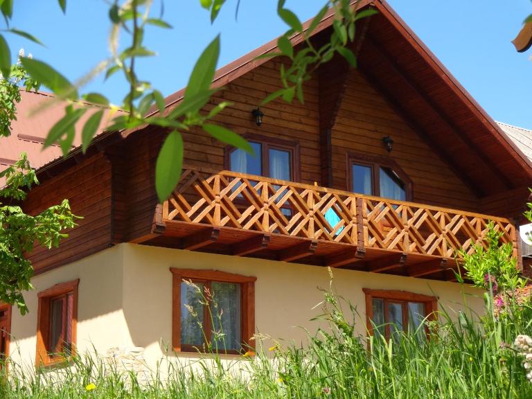 Котедж-шале Елітний - B&B Slavs'ke