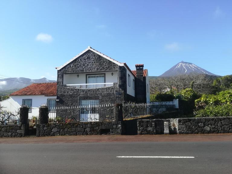 Alojamentos A Buraca - B&B São Roque do Pico
