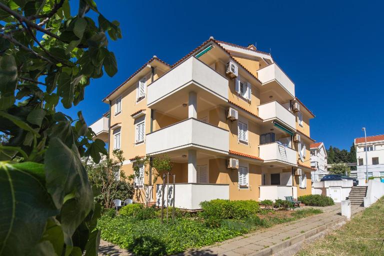 Apartments Isabela Punat by El-Pi Tours - B&B Punat