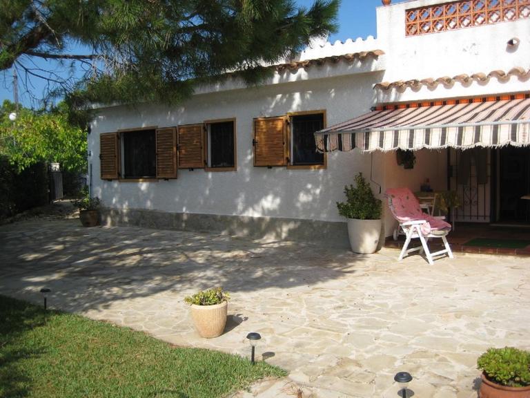 Chalet con piscina - B&B L'Ampolla