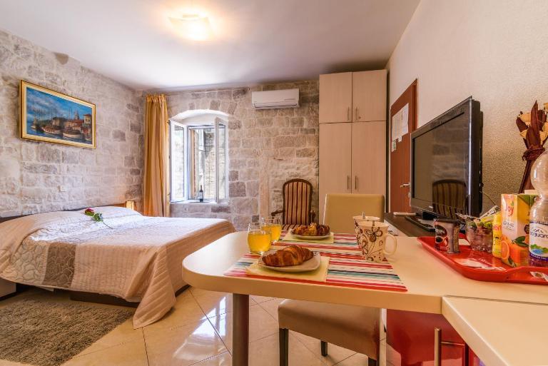 Apartments Dora -Free parking - Ferienwohnung Trogir