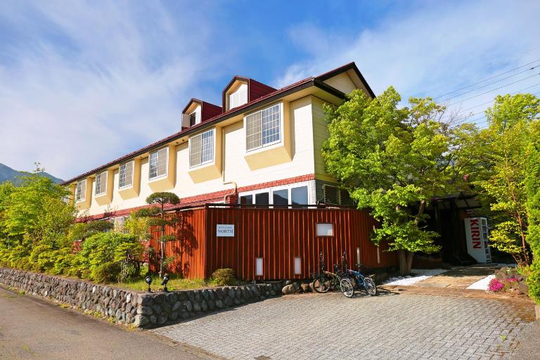 Hostel SAMURISE NORTH - B&B Fujikawaguchiko