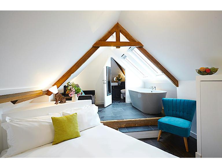 Live & Let Live Inn - B&B Woodland