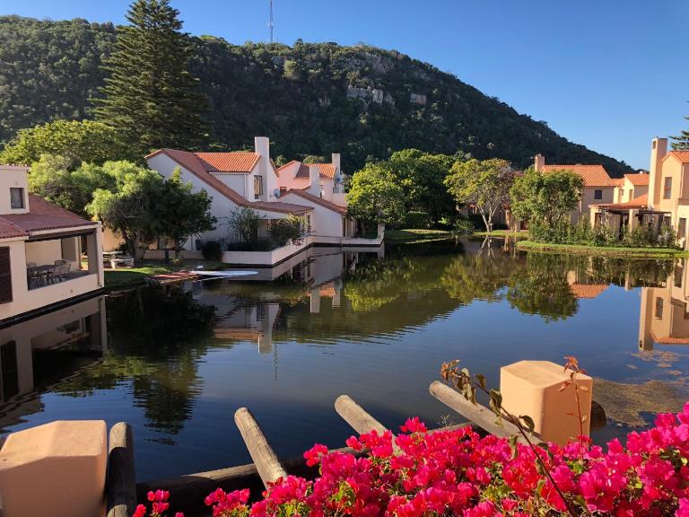 Beau Rivage Unit 9 - Bed and Breakfast Plettenberg Bay