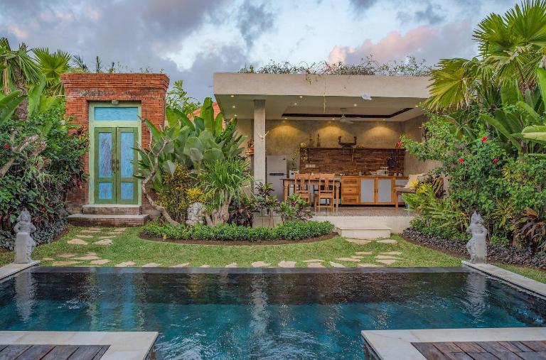 Kubu Kayu Villas - B&B Seminyak