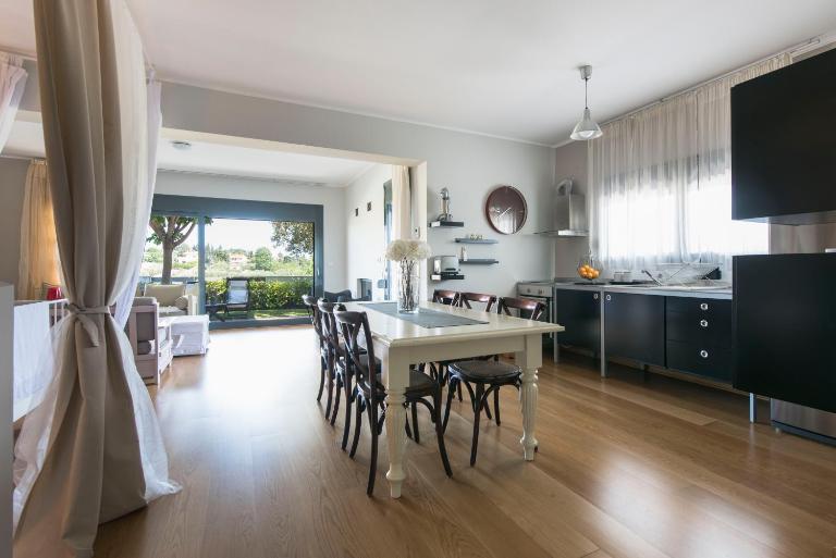 Tessi's House by Luxlikehome - B&B Nea Kallikrateia