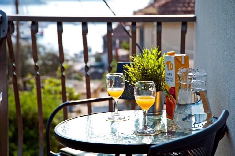 Apartments Zanze - Bed and Breakfast Maslinica