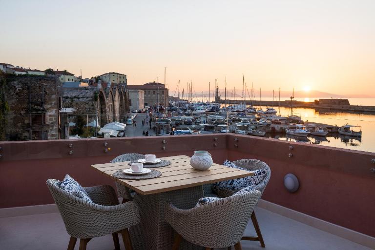 Avra Apartments Venetian Harbour - B&B Chania