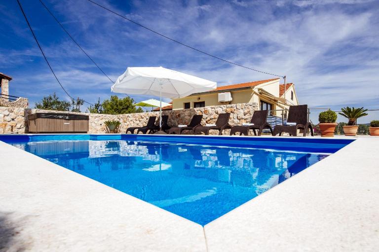Villa Cortes - B&B Mali Iž