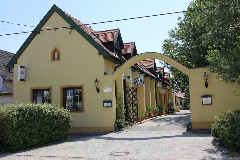 Levanda Panzió - Bed and Breakfast Kópháza