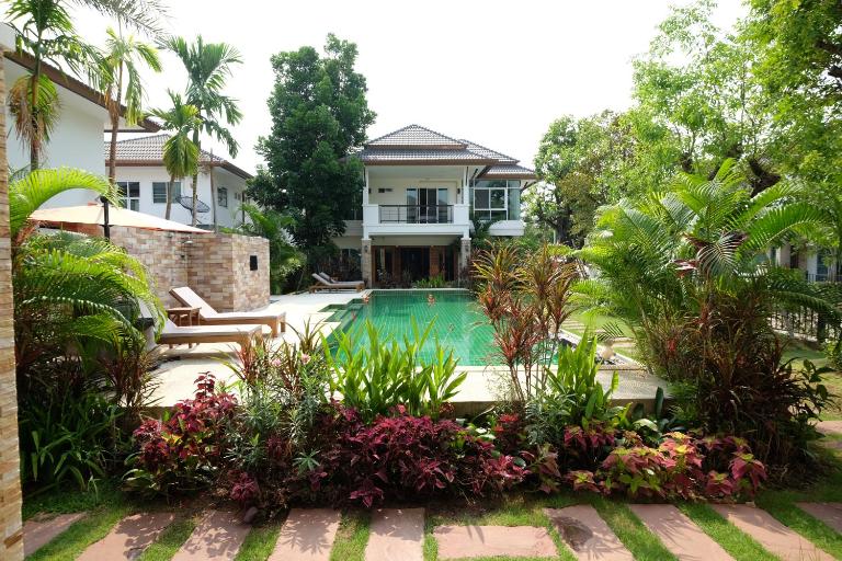 Starry Night Villa by Zhang Bin - B&B Chiang Mai