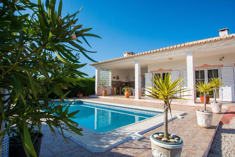 Casa Naboo - Sunny Holiday Home with Pool - B&B Aljezur