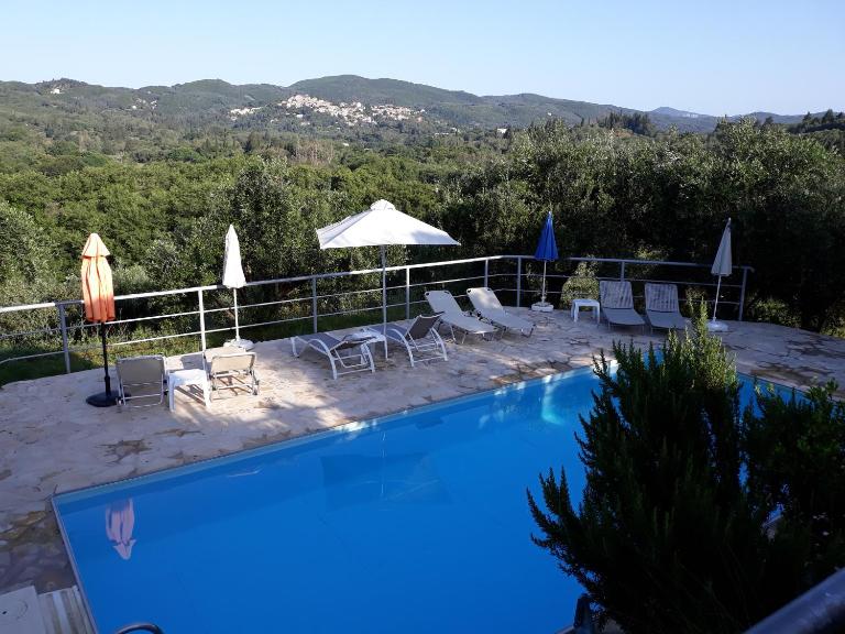 Holiday Home Matthäus am Corfutrail, Ferienoase im Olivenhain 3 km zum Meer - B&B Giannádes