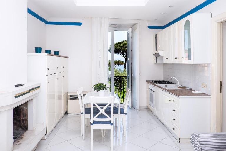 "White Mermaid" - SORRENTO DOWNTOWN SEA VIEW APARTMENT - B&B Sorrento