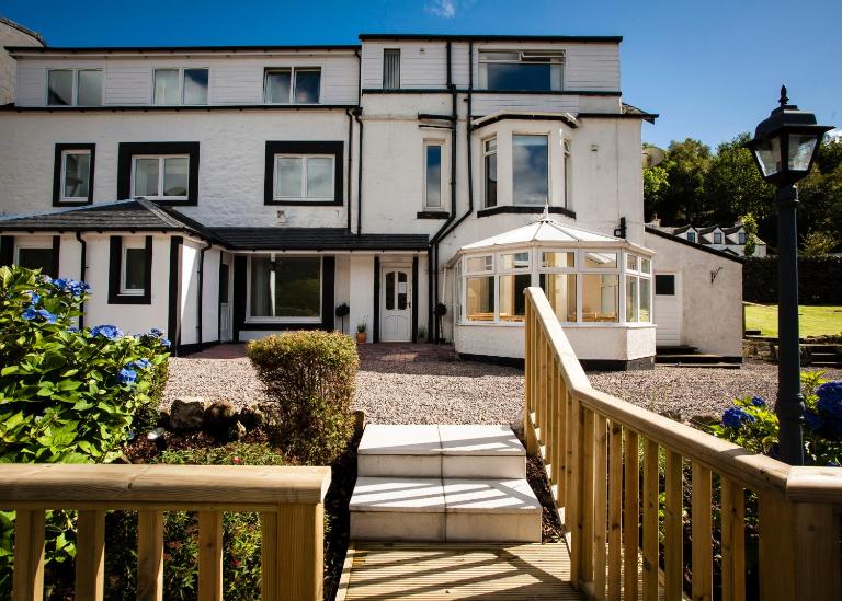 Lochside Guest House - Bed and Breakfast Arrochar