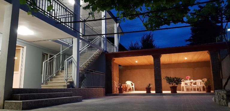 White House in Kakheti Eniseli - B&B Gremi