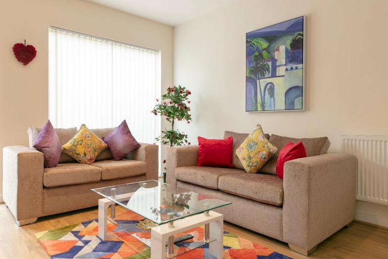 Contemporary & Exquisite Trumpington Townhouse with Parking & 5 mins to Addenbrookes & Papworth hospitals - Ferienwohnung Cambridge