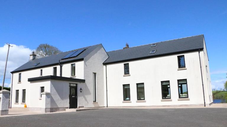 Emy Lakehouse - near Castle Leslie, Glaslough - Bed and Breakfast Monaghan